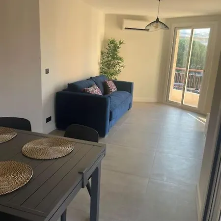 Martinez 5 Couchages Κάννες